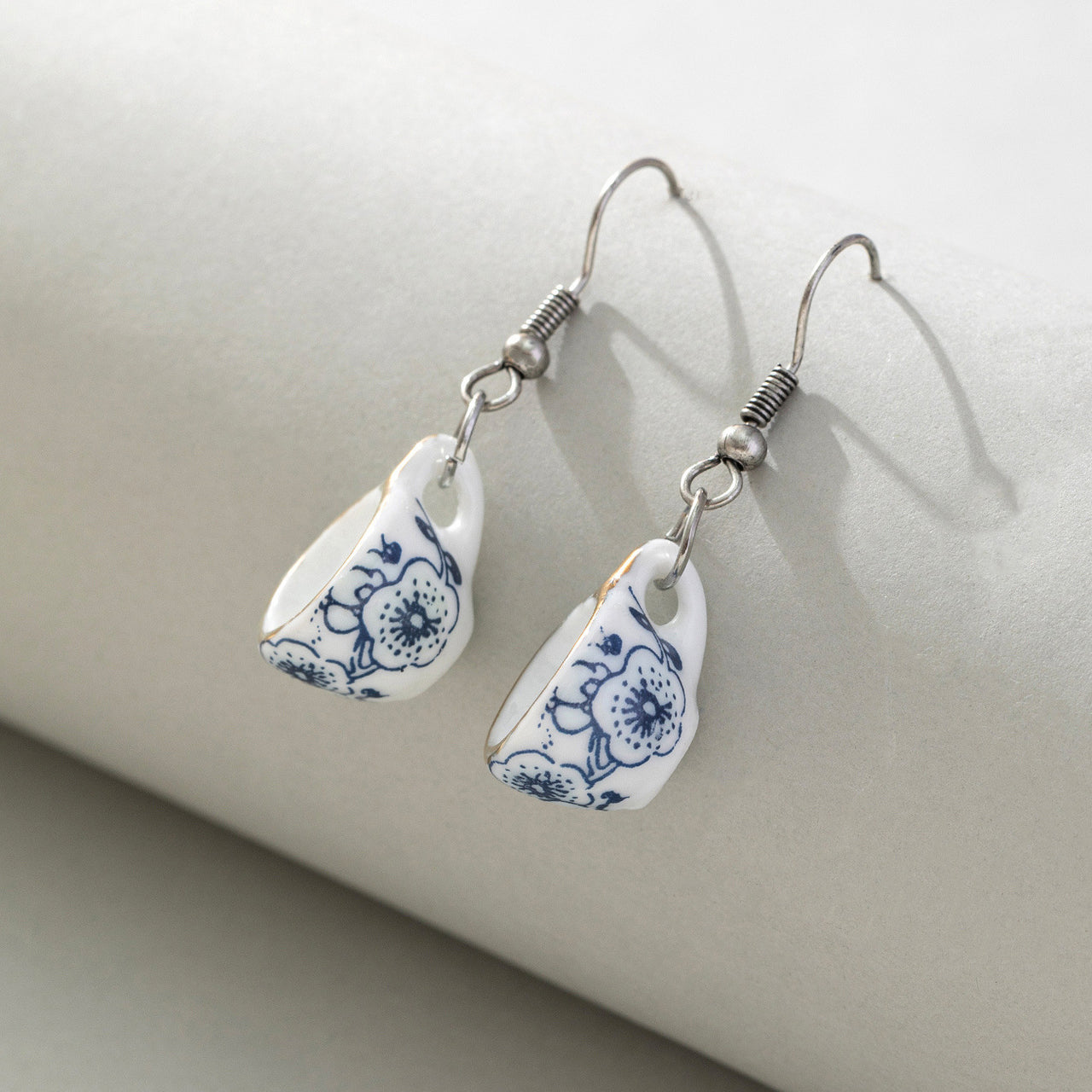 Retro Chinese Style Ceramic Blue And White Porcelain Tea Cup Ear Hook