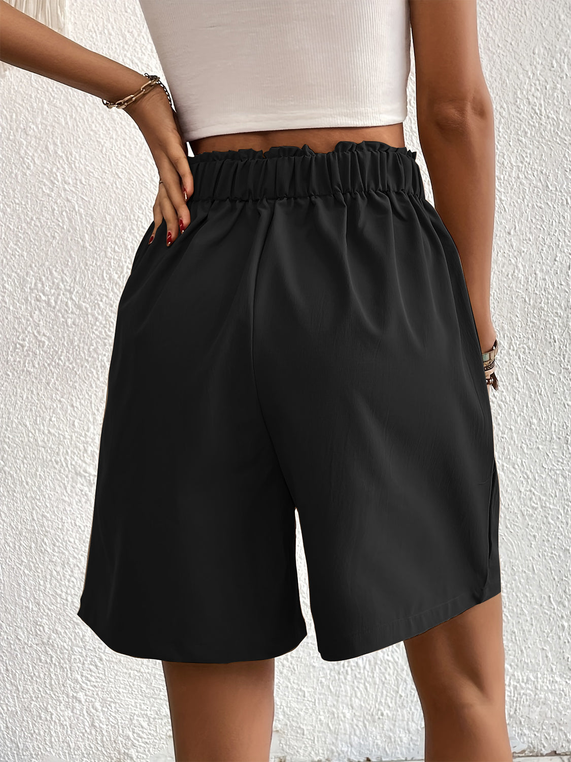 Pocketed Half Elastic Waist Shorts