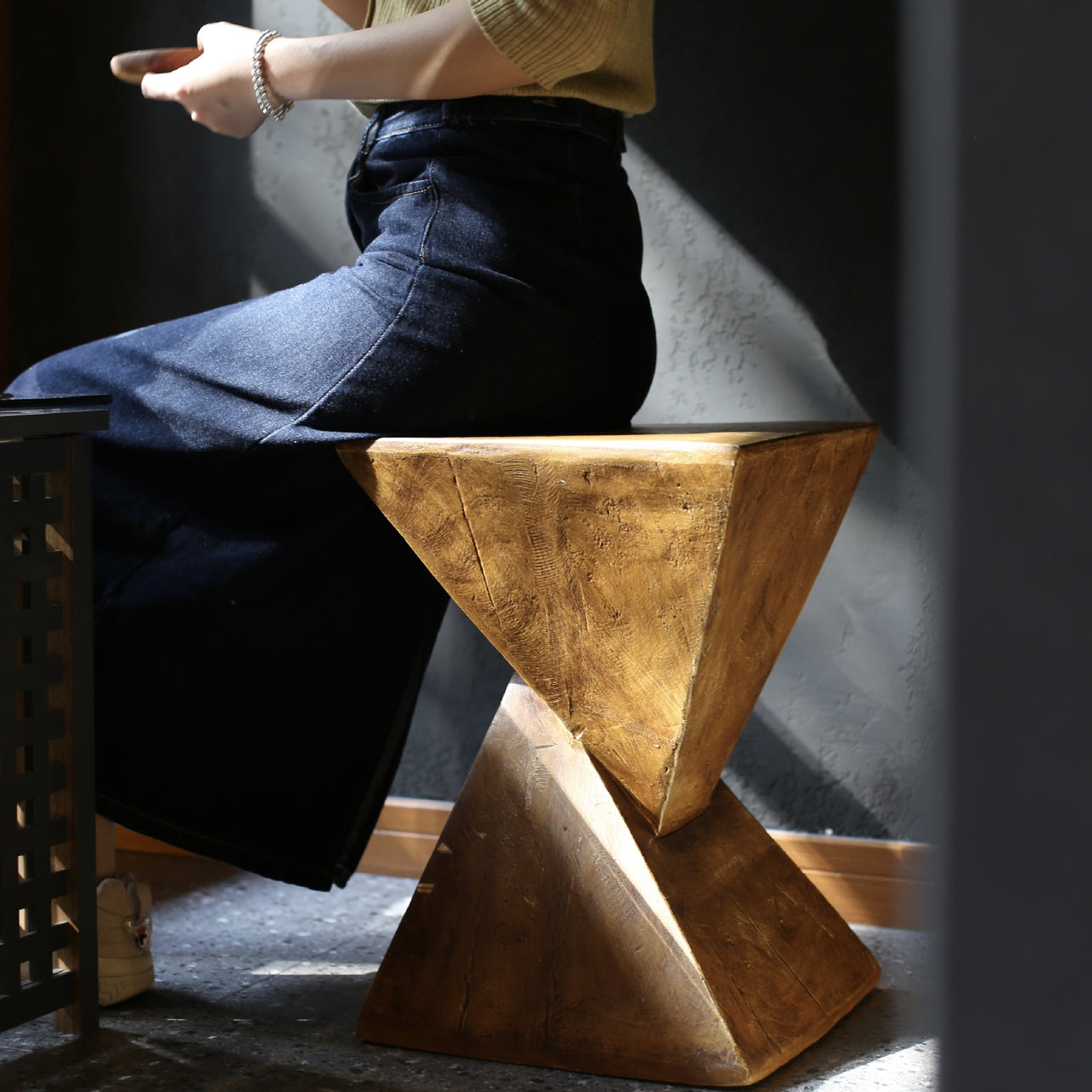Nordic Design Edge Table, Minimalist Geometric Coffee Table