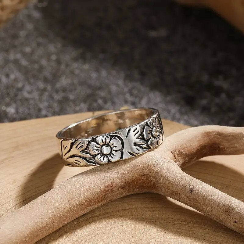 Men's And Women's Fashion Retro Carving Sakura Ring