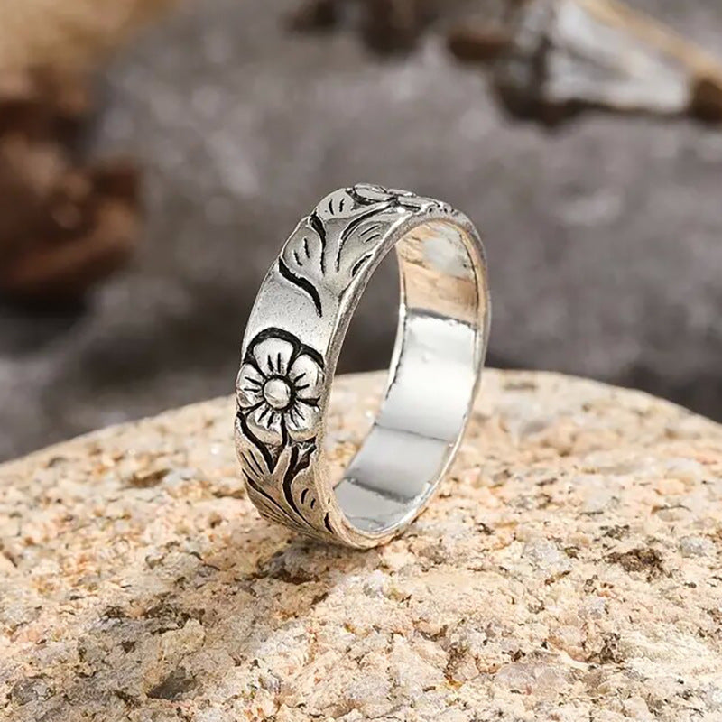 Men's And Women's Fashion Retro Carving Sakura Ring