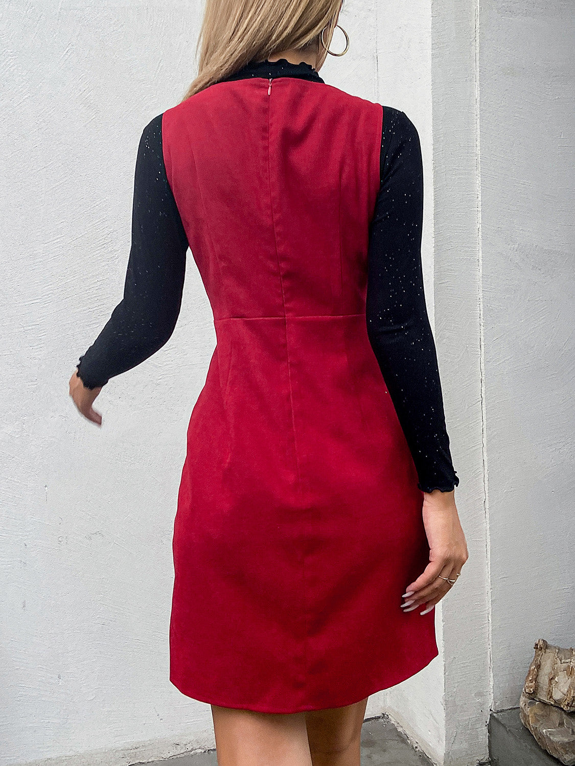 Red V-Neck Sleeveless Buttoned Dress